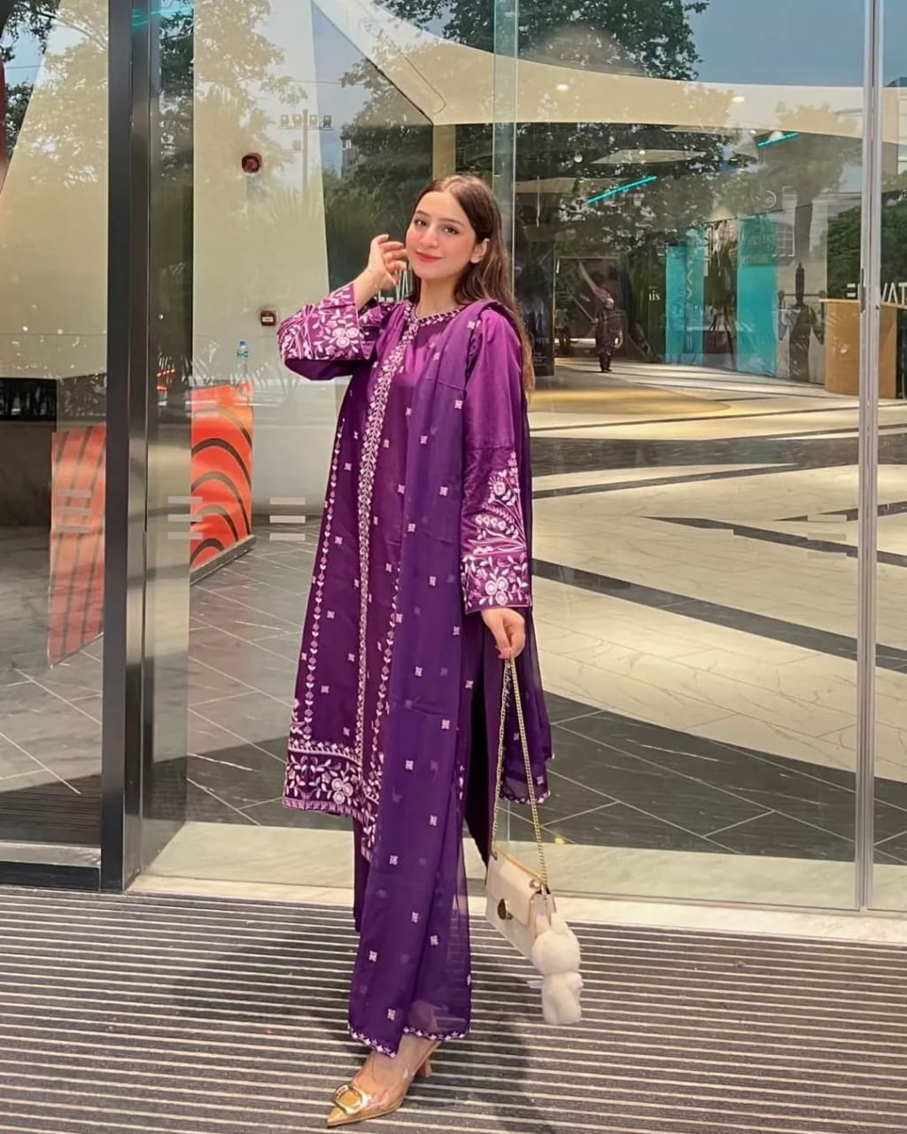 Royal 3pc Fully Embrioded