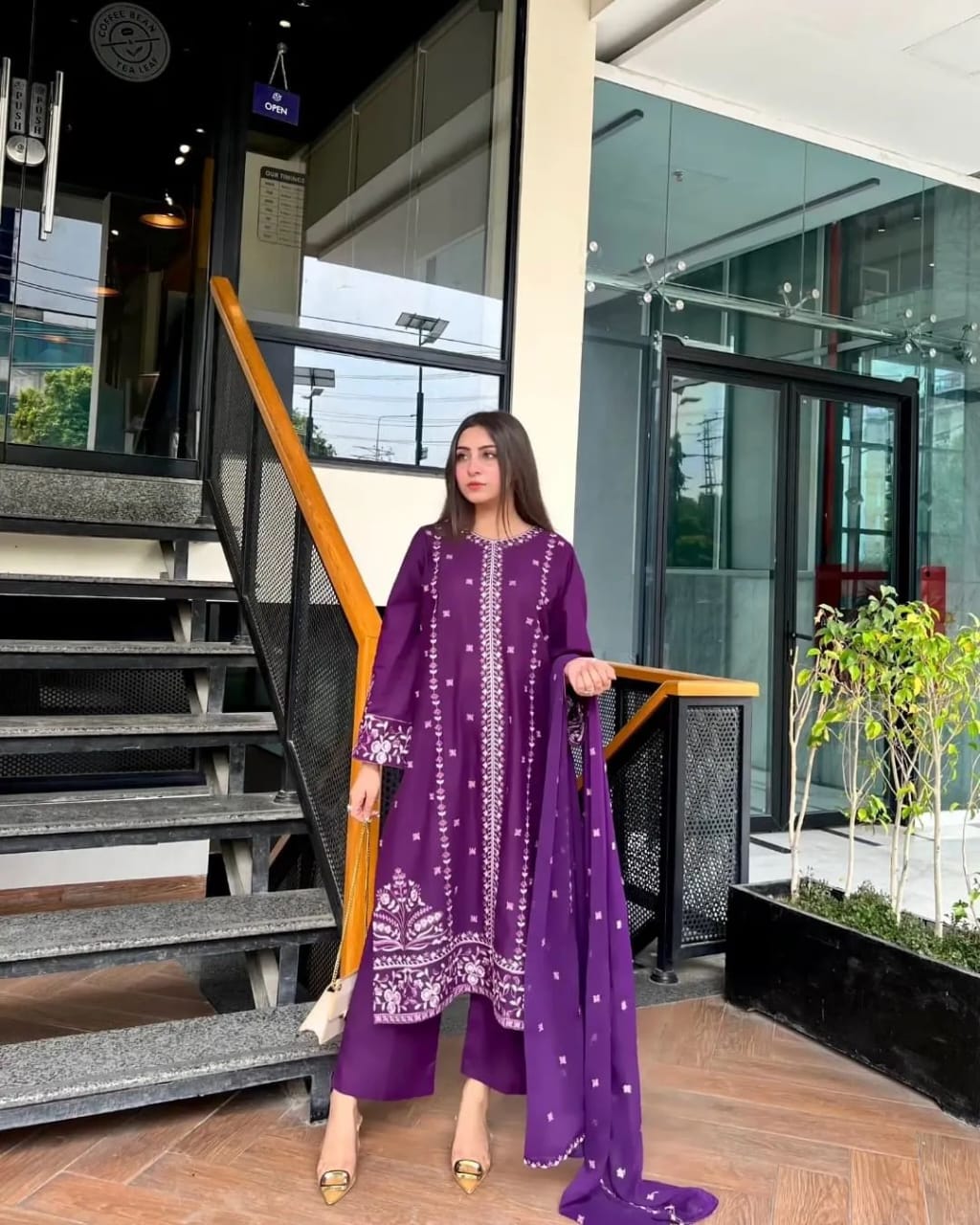 Royal 3pc Fully Embrioded